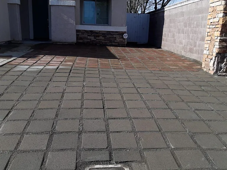 VERY BIG FRONT YARD