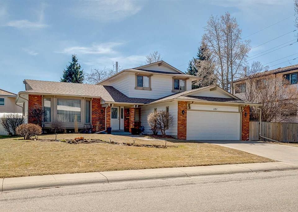 1st image of 107 N Valhalla Cres NW
