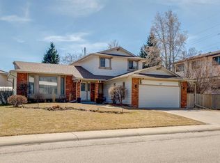 107 N Valhalla Cres NW, Calgary, AB T3A 1Z7