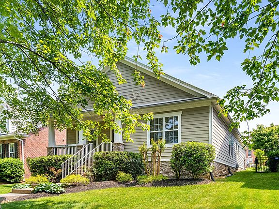 3rd image of 3038 Oxford Glen Dr