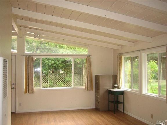 4th image of 160 Alder Dr