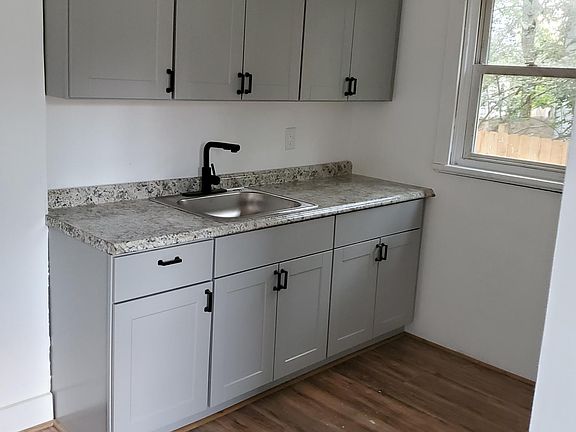 4th image of 1023 Clover St #1025