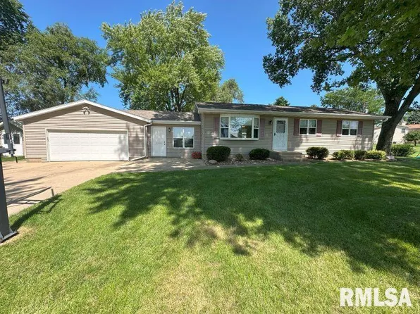 2818 262nd St, De Witt, IA 52742