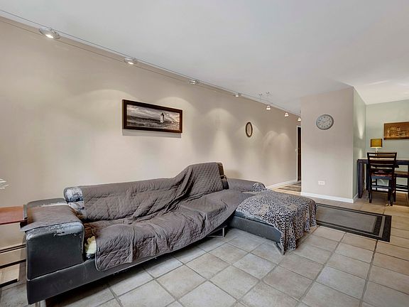 3rd image of 515 W Wrightwood Ave APT 202
