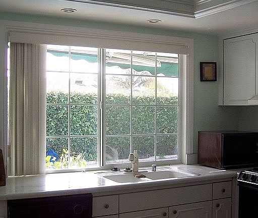 The kitchen facing the pool