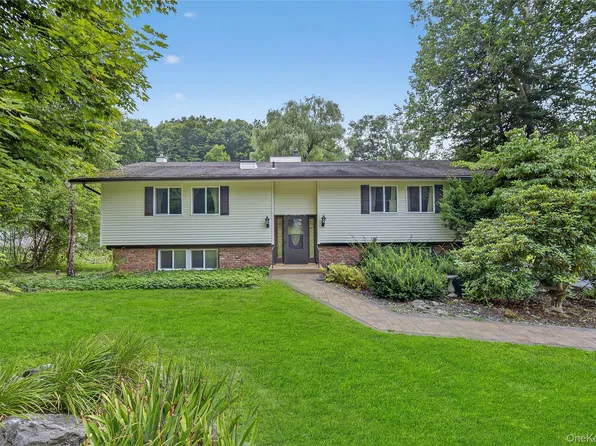 12 Birch Hill Drive, Poughkeepsie, NY 12603