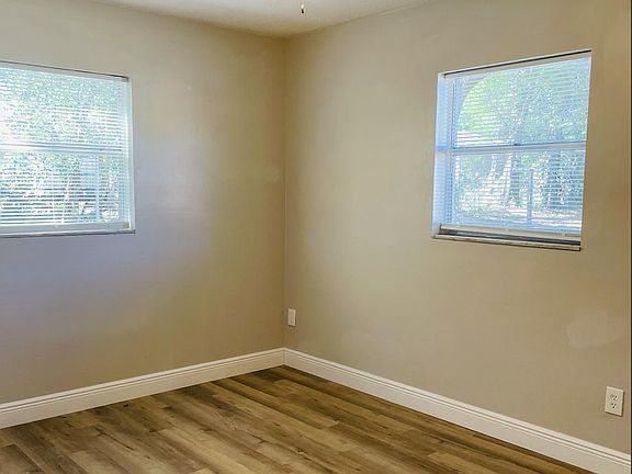 5th image of 3405 E 32nd Ave