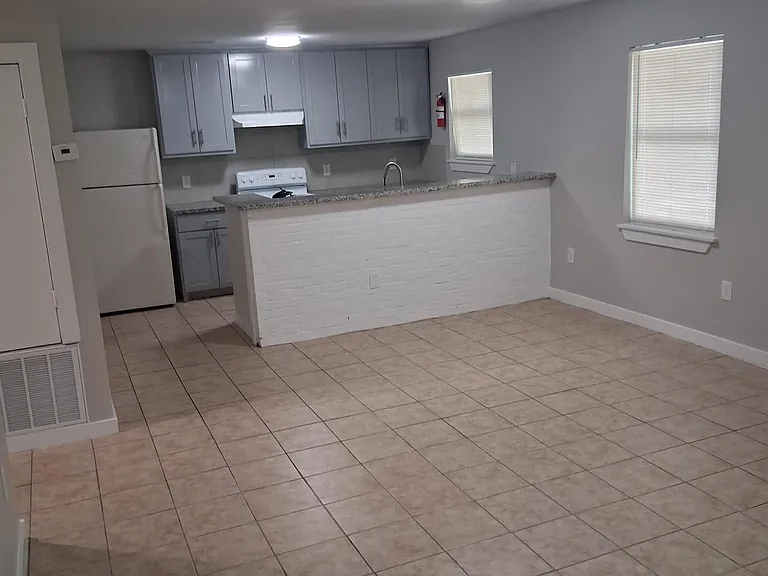 Leonora Apartments — Photo 18