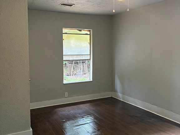 5th image of 3605 Rebecca St #1