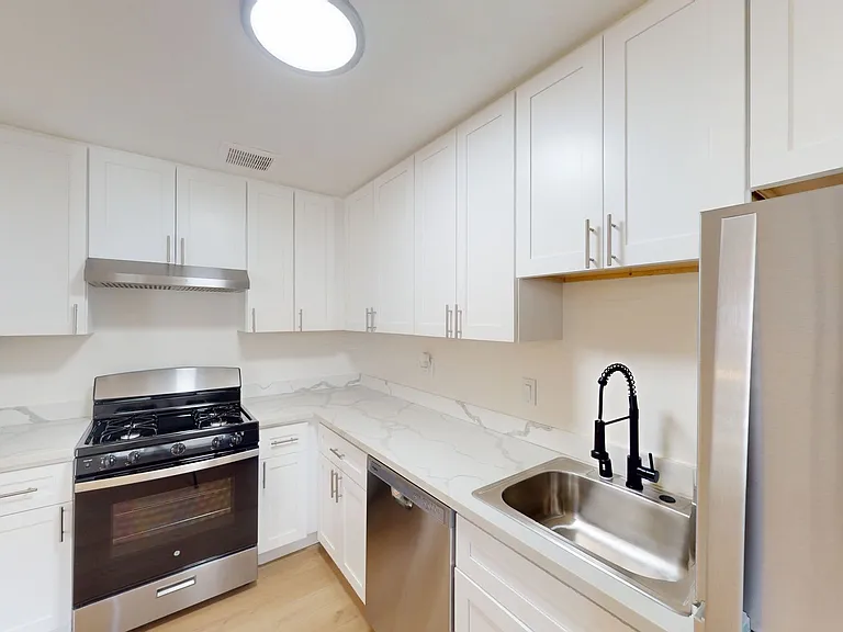 1520 Castro St — Photo 5