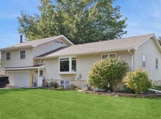 1233 11th Ave, De Witt, IA 52742