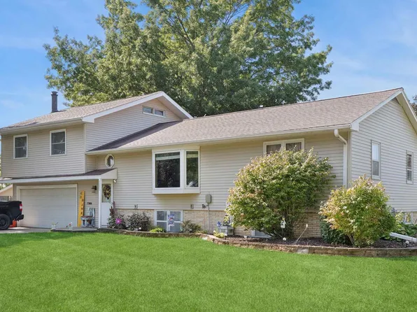 1233 11th Ave, De Witt, IA 52742