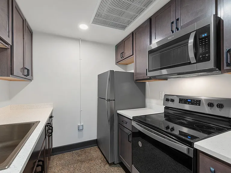 Concordia 27 Apartments - Free 1G Internet & Parking — Photo 25