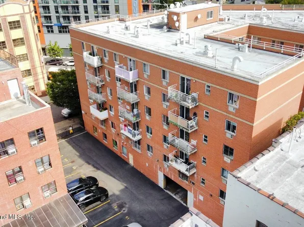 970 41st St APT 3C, Brooklyn, NY 11219