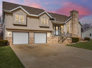 210 Dream Catcher Dr, Kewaskum, WI 53040