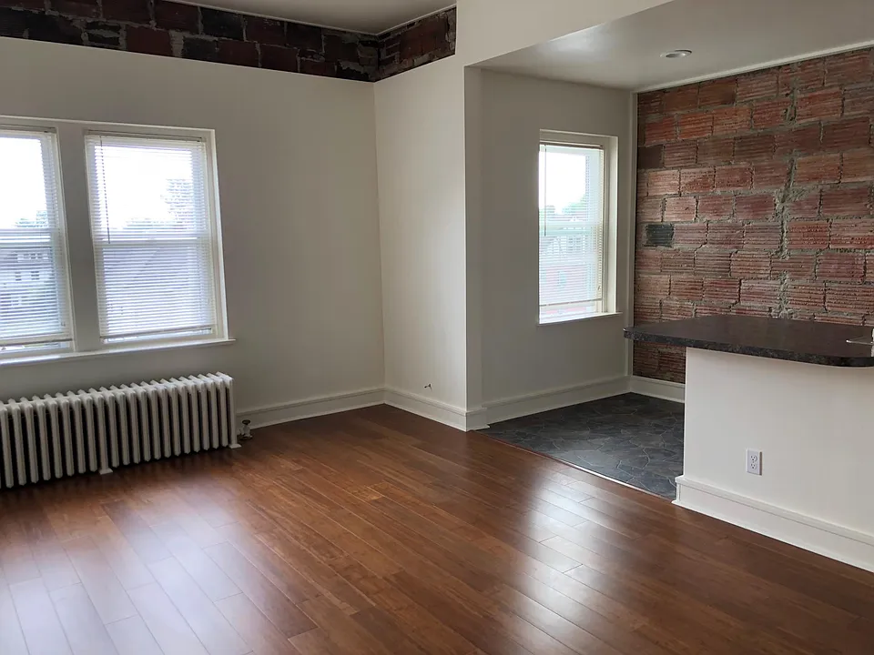148 Crestwood Ave #9