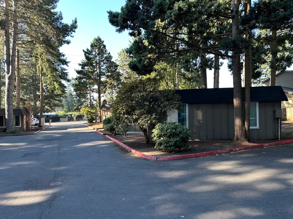 East Kimberly, 16863 NE Glisan St APT 108, Portland, OR 97230