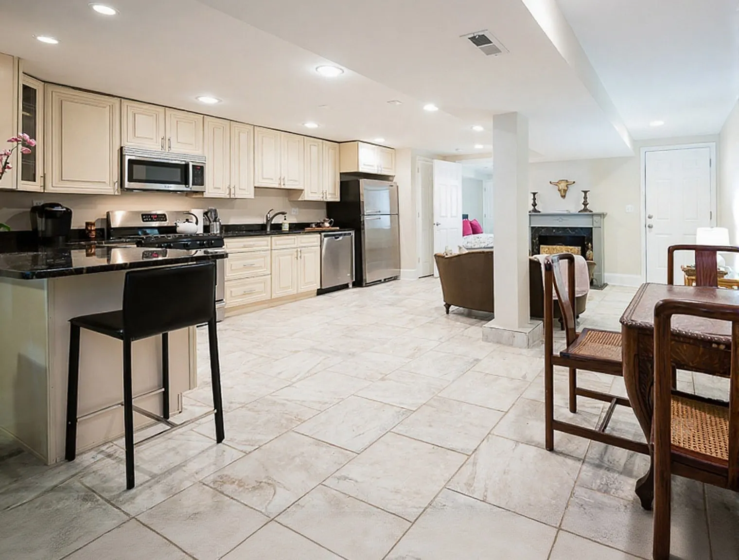 1 bed, 1.0 bath, 9687 sqft, $3,149 — Photo 4