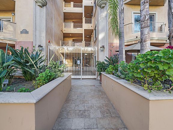 3rd image of 1511 Camden Ave #Penthouse 2