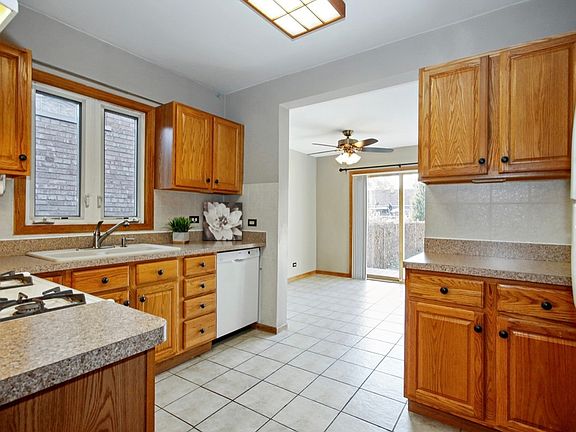 3rd image of 9732 Tulley Ave