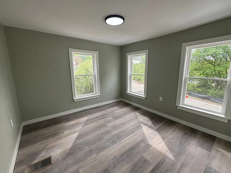 186 West Bow St — Photo 9
