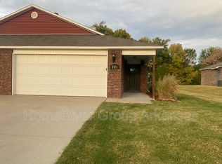 223 N Broadway Dr, Farmington, AR 72730