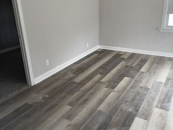 3rd image of 906 21st St