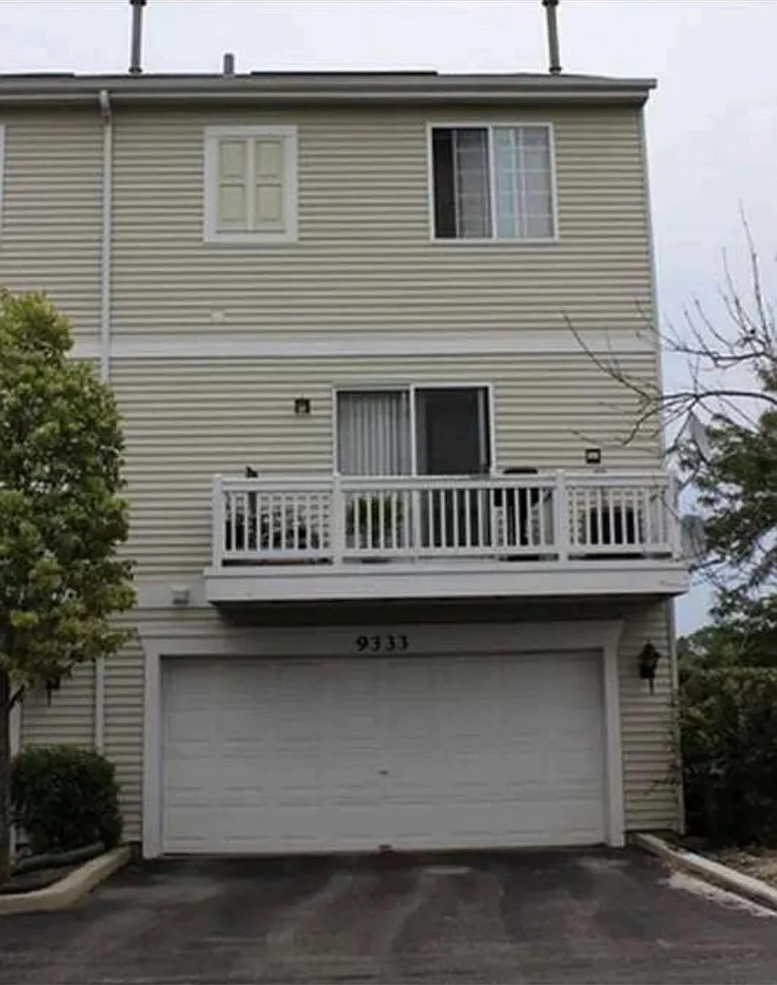 3 bed, 4.0 bath, 2200 sqft, $2,600 — Photo 4
