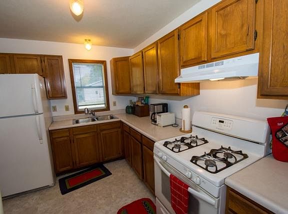 3rd image of 3138 Peoria St