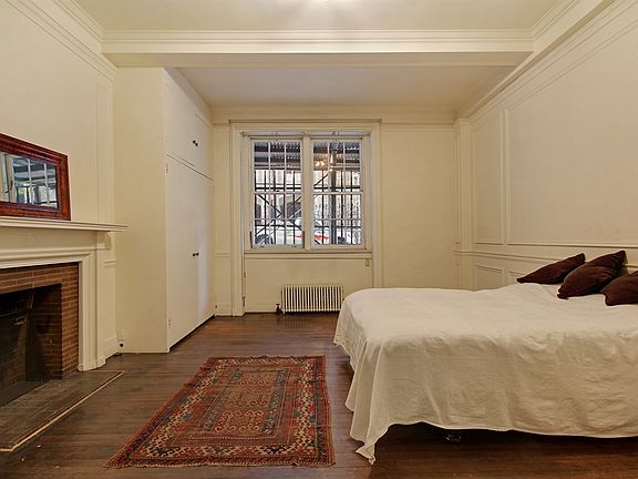2nd image of 131 E 66th St APT 1E