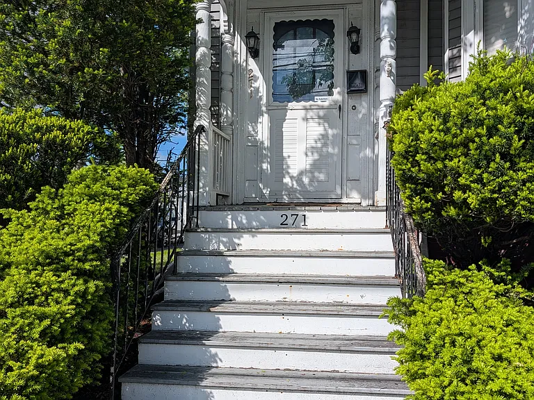 271 Eastern Ave — Photo 2