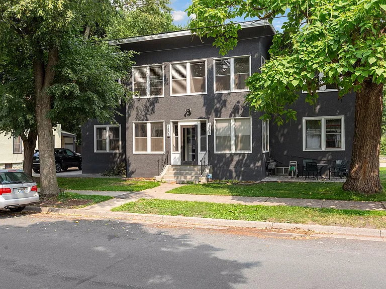 1401 3rd St NE — Photo 2