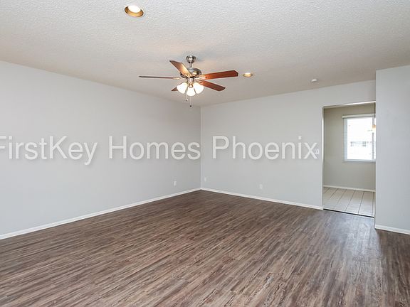 2nd image of 905 W Heather Dr
