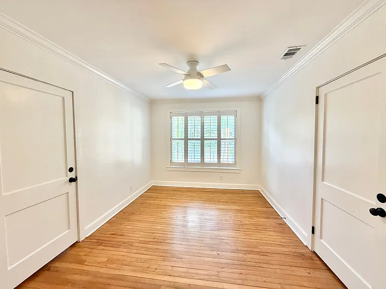 637 Columbus Dr — Photo 2