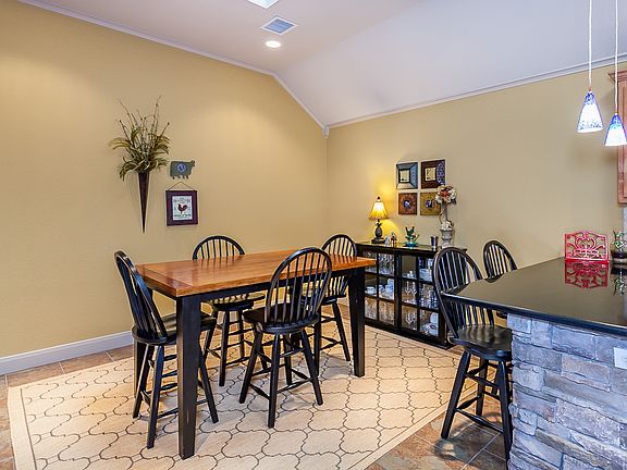 5th image of 8020 Oxford Dr