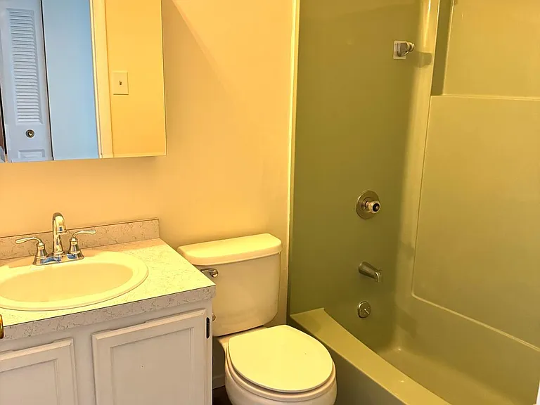 130 Westbury Ct — Photo 11