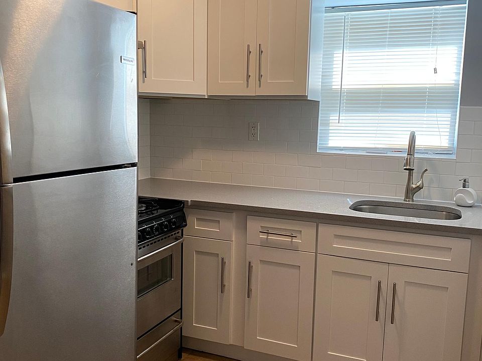 1st image of 812 Swinton Ave Floor 1