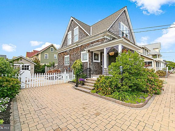 2nd image of 206 4th St