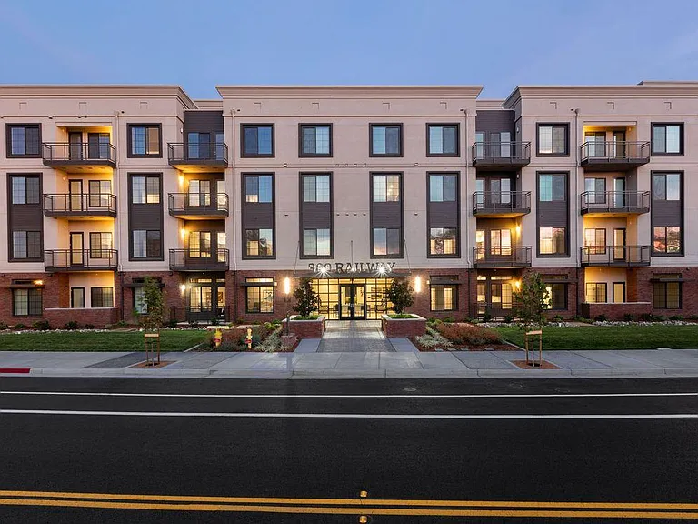 300 Railway Ave — Photo 12