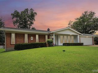2850 Firelight Dr, Saint Louis, MO 63129