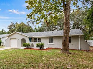 15810 Susanne Dr, Tavares, FL 32778