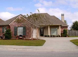 618 Southlake Cir, Youngsville, LA 70592