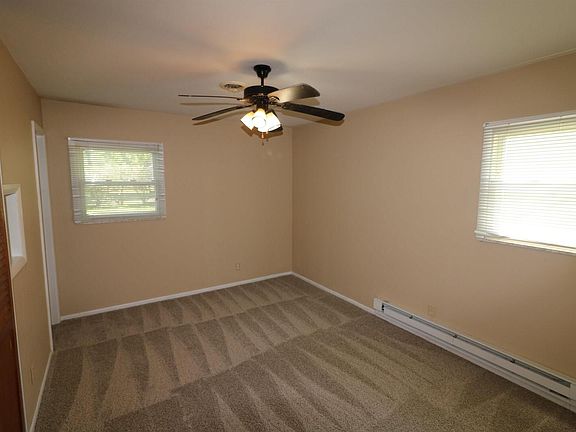 5th image of 215 S Canterbury Dr