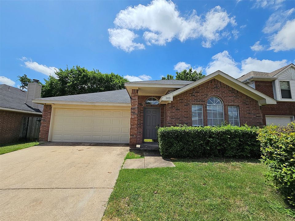 1st image of 909 Simon Dr