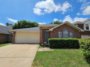 909 Simon Dr, Cedar Hill, TX 75104