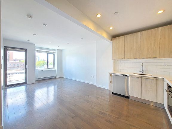 2nd image of 3040 21st St APT 407