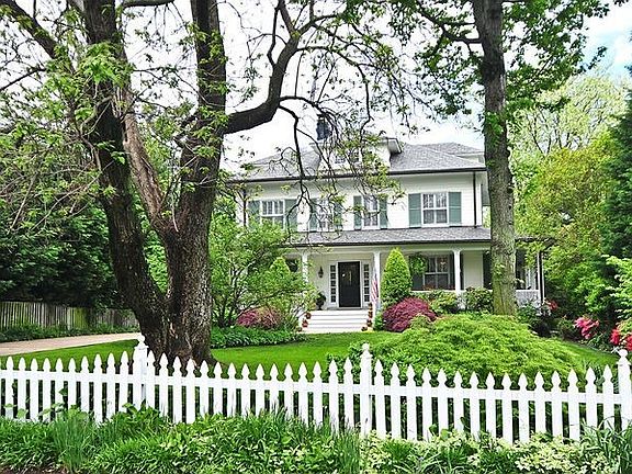 4th image of 3803 Bradley Ln