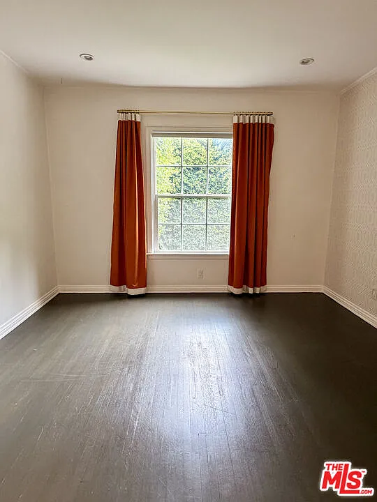 1 bed, 1.0 bath, 700 sqft, $2,354 — Photo 3