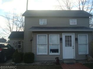 305 S Elkhart St, White Pigeon, MI
