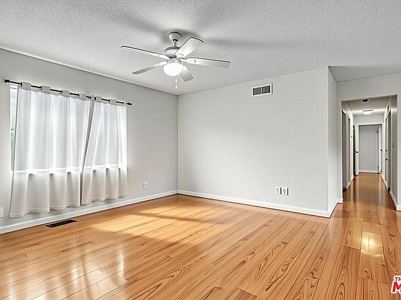 4th image of 229 E 75th St